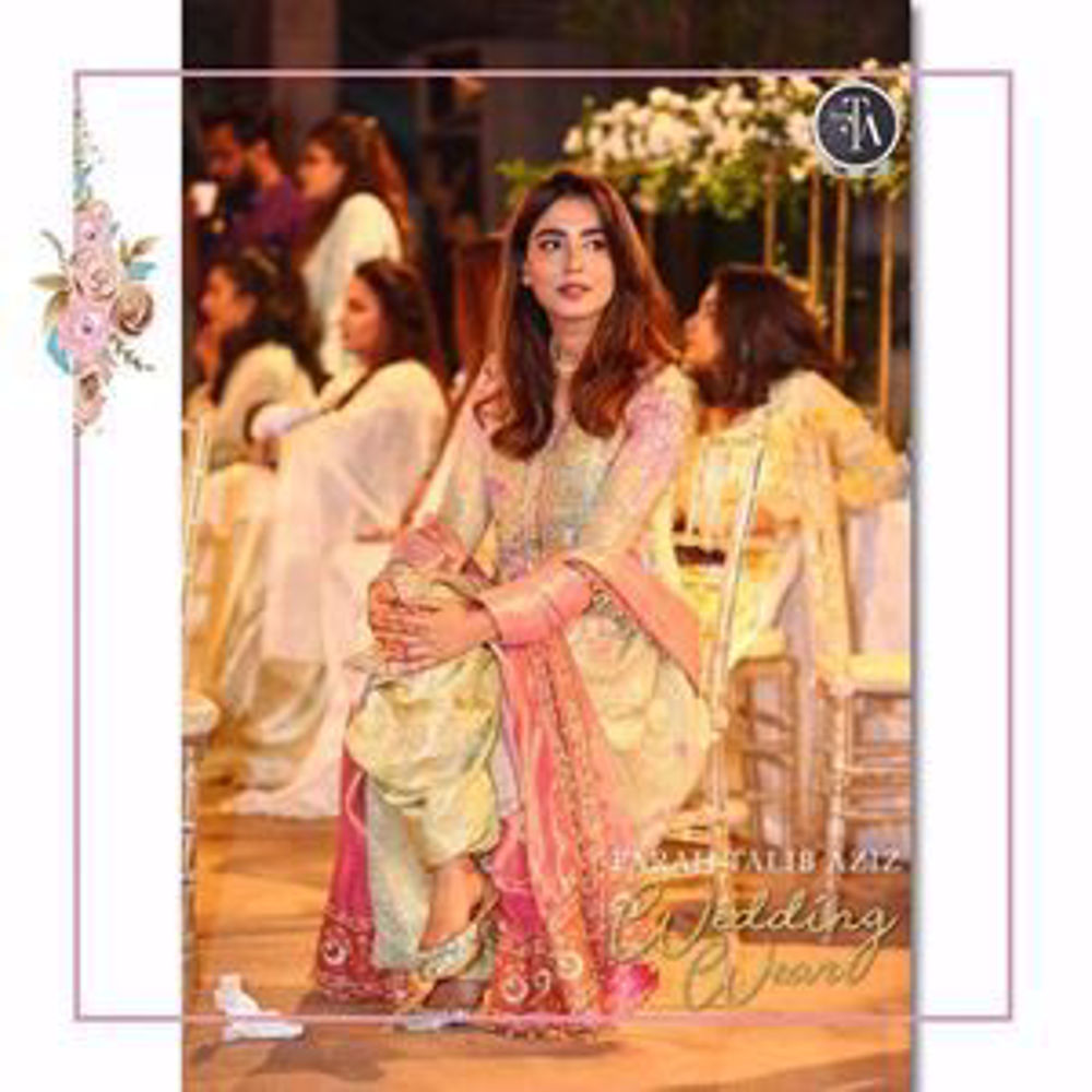 Picture of Beautiful Mansha Pasha looking uber festive of rose gold and mint green!