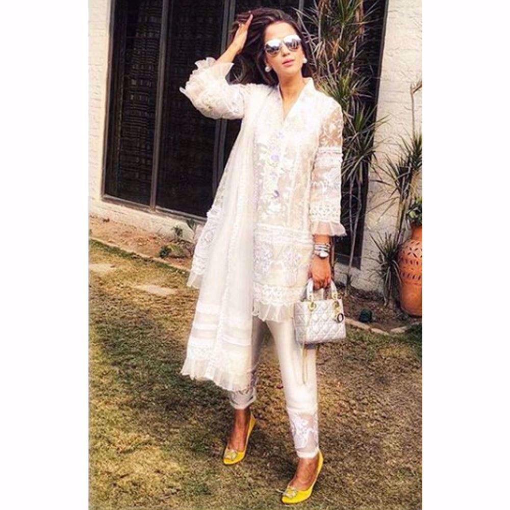 Picture of Hina Rasim looking picture perfect in a pristine ivory Farah Talib Aziz kalidaar and shalwar