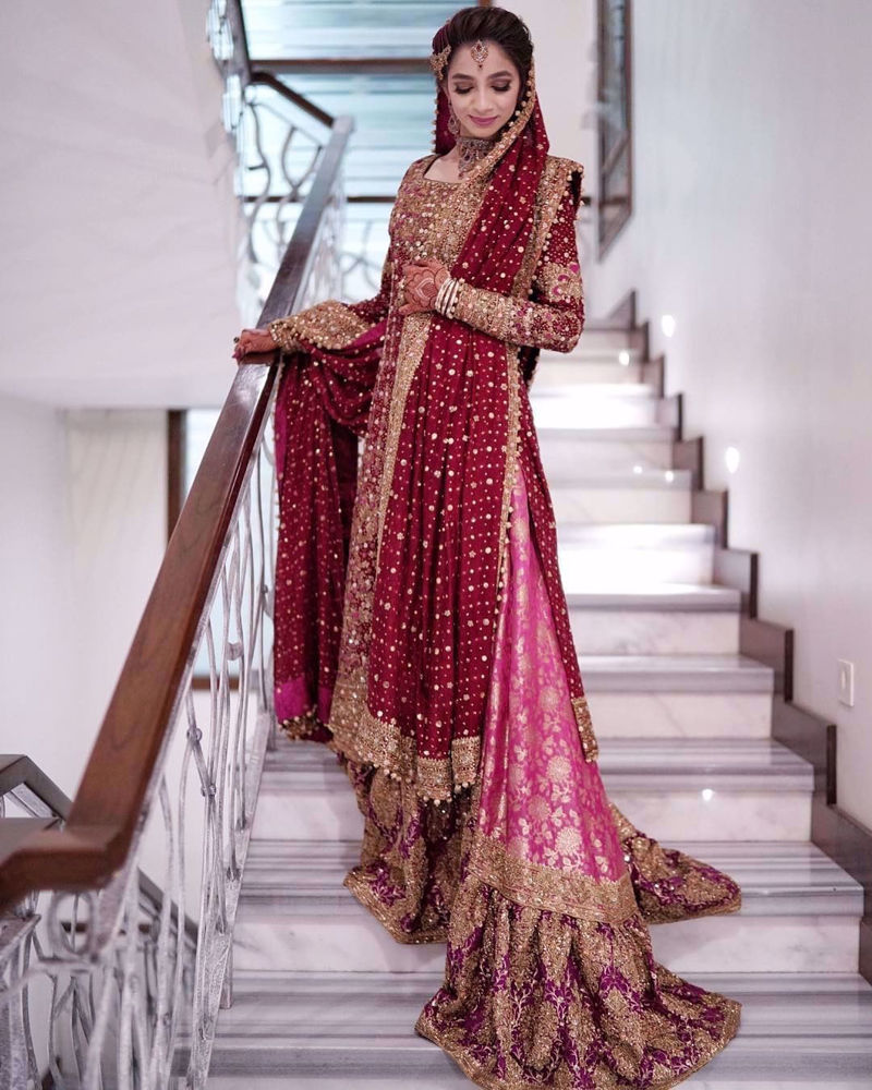 Picture of Hadia Ibrahim Ahmedani, breathtaking at her wedding in a traditional #Farah Talib Aziz scarlett red ensemble