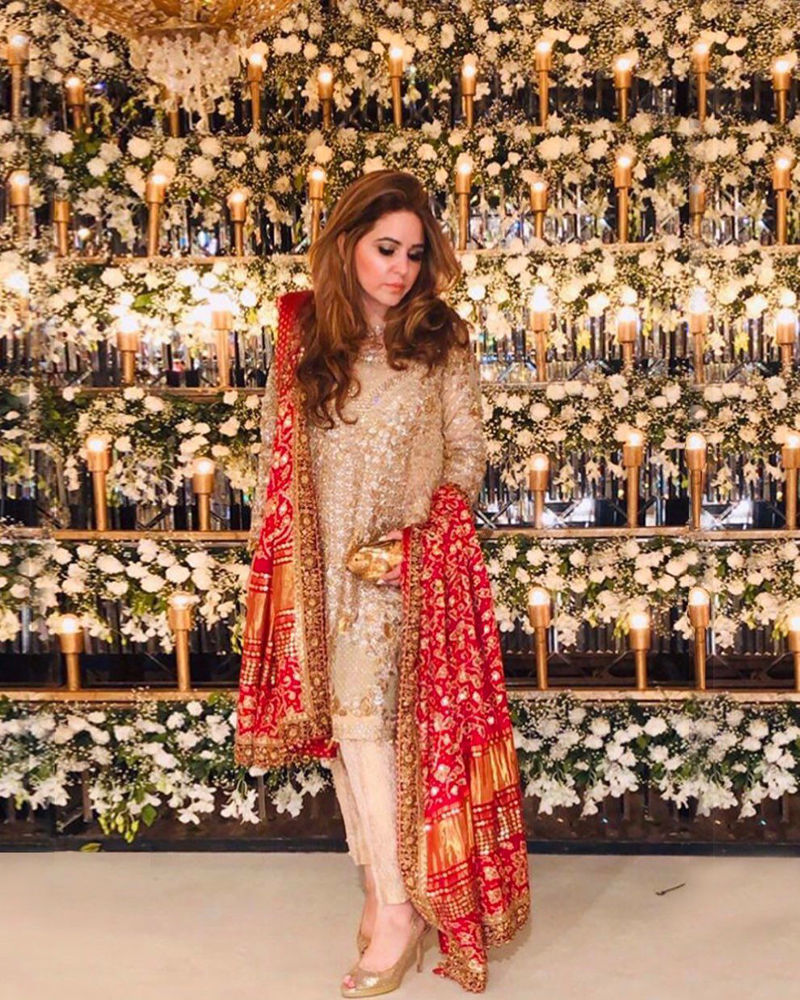 Picture of The gorgeous Sehr Moiz makes the ultimate style statement in a signature #FarahTalibAziz ensemble with a mesmerising Chunri Chaadar