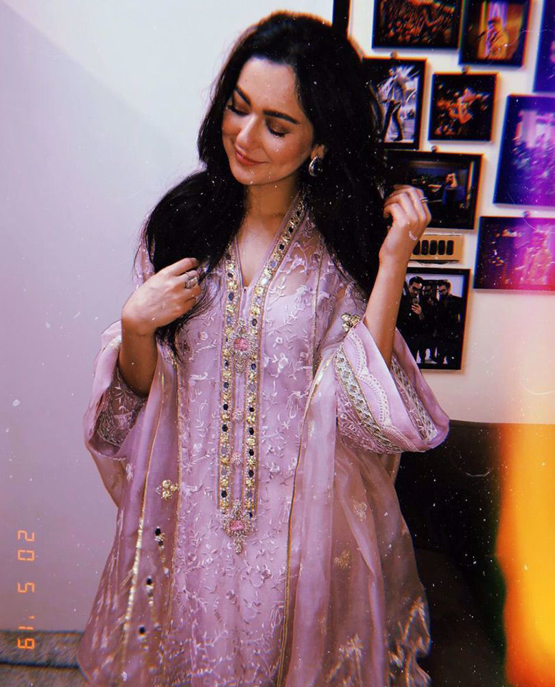 Picture of #HaniaAamir beautiful in a mauve hand embellished #FarahTalibAziz luxe Pret outfit that’s perfect for all festivities!