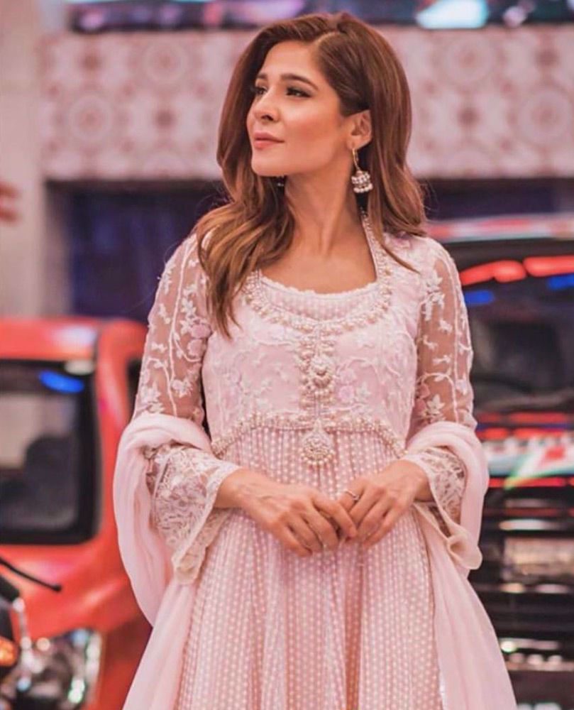 Picture of #AyeshaOmar giving life to our day in a pearl pink hand embellished #FarahTalibAziz luxe Pret outfit that’s perfect to brighten your Ramadan and Eid celebrations