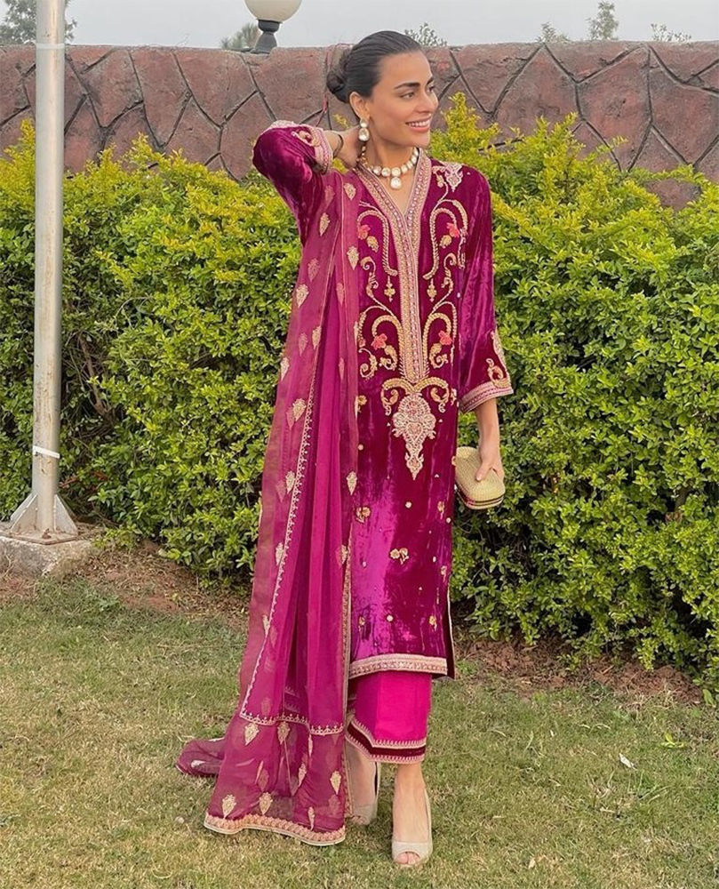 Picture of Sadaf Kanwal is gorgeous in our Miyara ensemble cut from an absolutely striking berry velvet, adorned with intricate gold hand work
