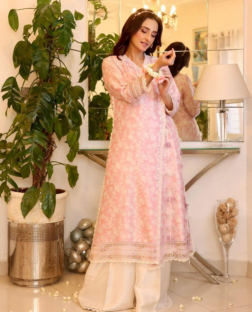 Picture of Momal Sheikh Look beautiful and showing us how to perfect the pastel pink Eid look!
