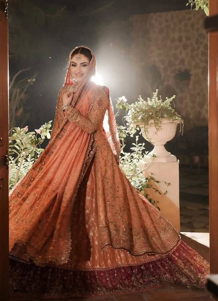 Hiba Qadir Glowing elegance in signature FTA bridal.