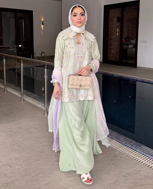 Manal stuns this Eid in Minaara Shirt and Dupatta