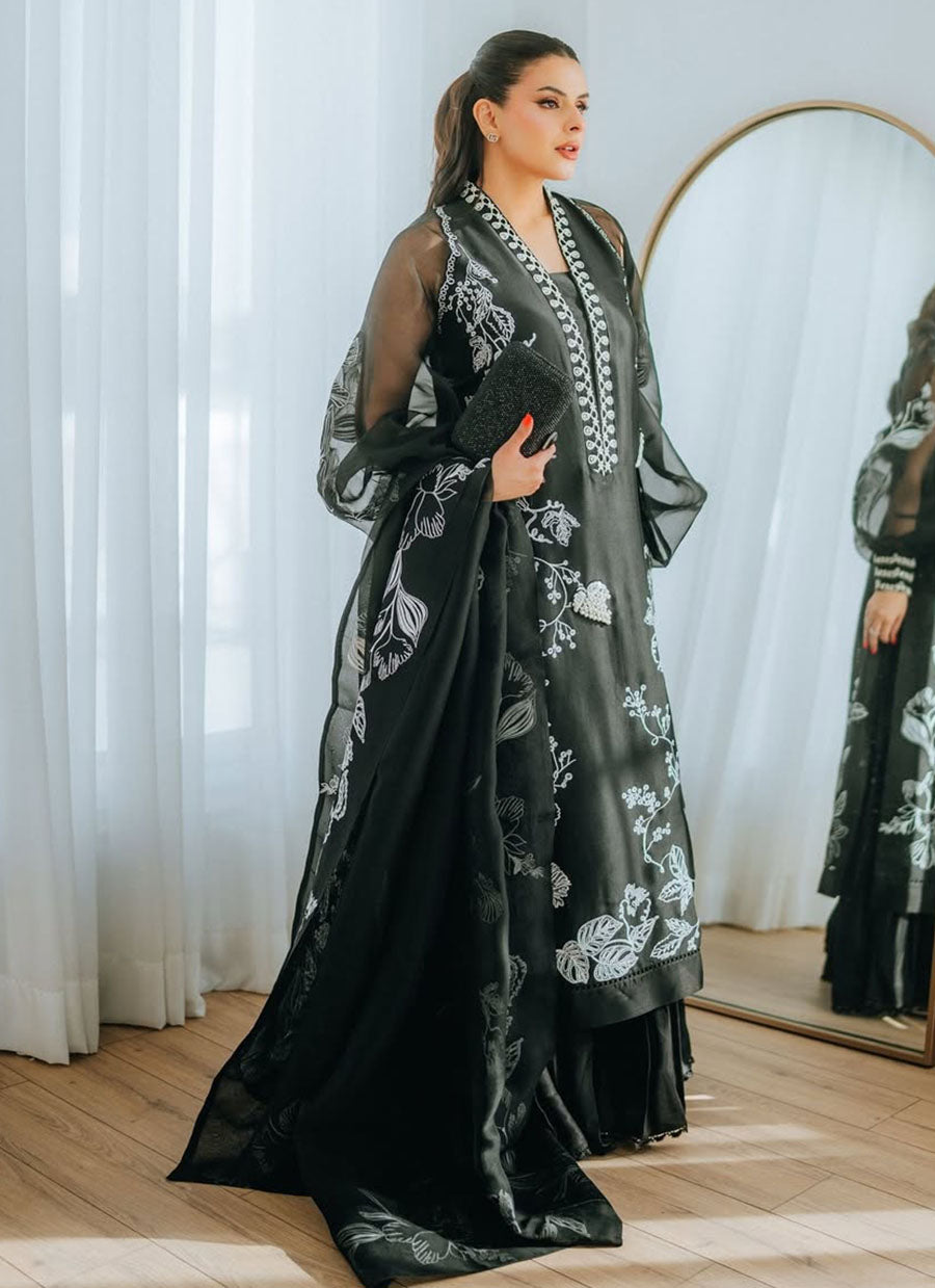 Waliya Najib in Reina Ensemble