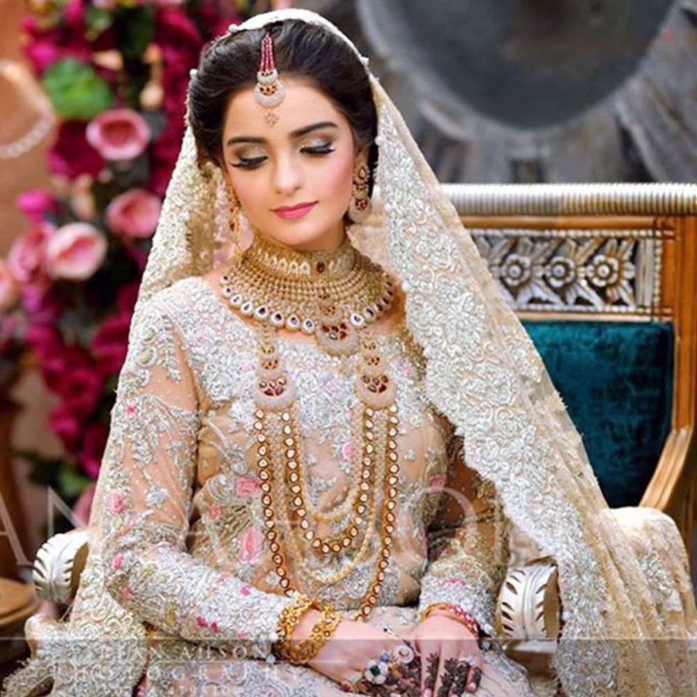 Picture of Eleyha Quraishi looking beautiful in an ethereal Farah Talib Aziz bridal in shades of blush pinks