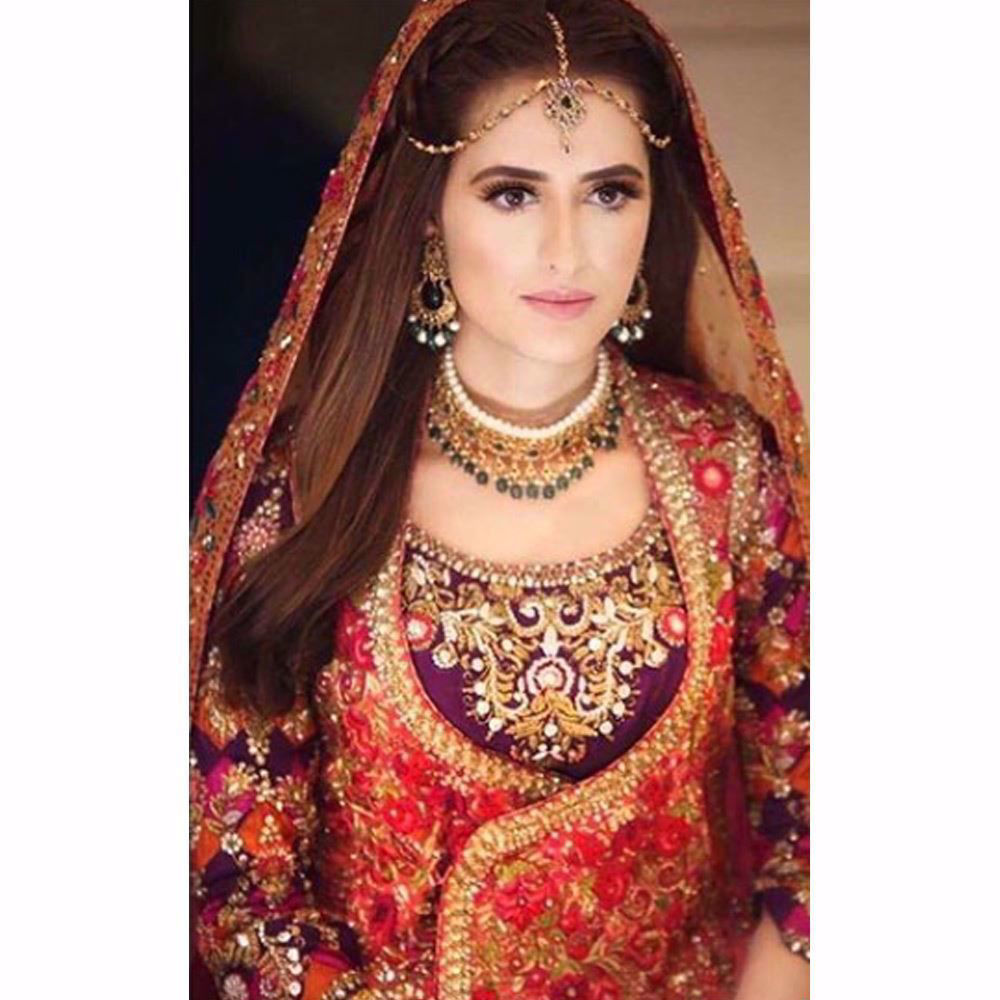 Picture of An absolutely breathtaking traditional Mehndi bride by Farah Talib Aziz in shades of burnt orange, magenta pinks and aubergine