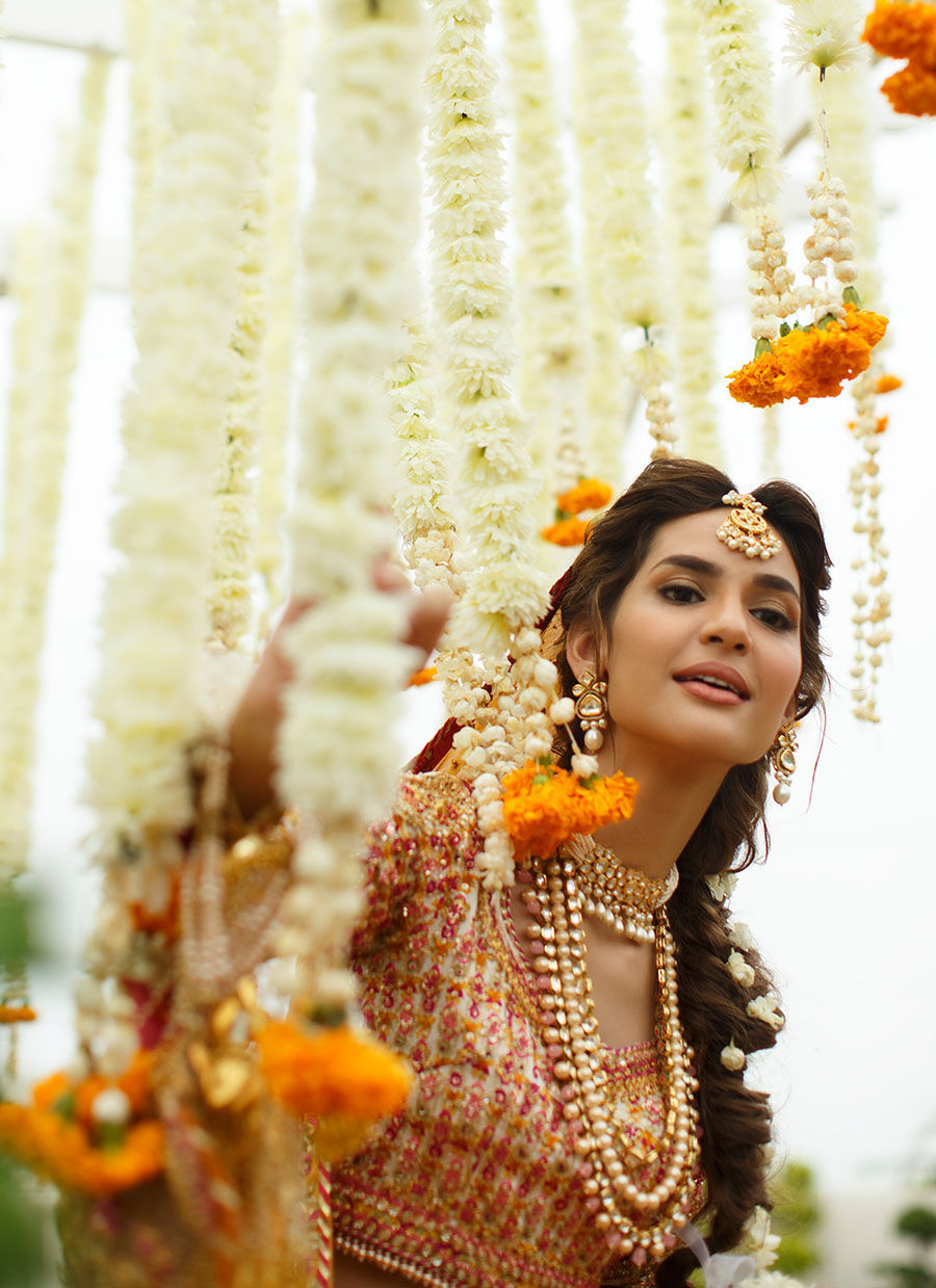 Stunner bride | Indian bridal hairstyles, Indian hairstyles, Bride  hairstyles