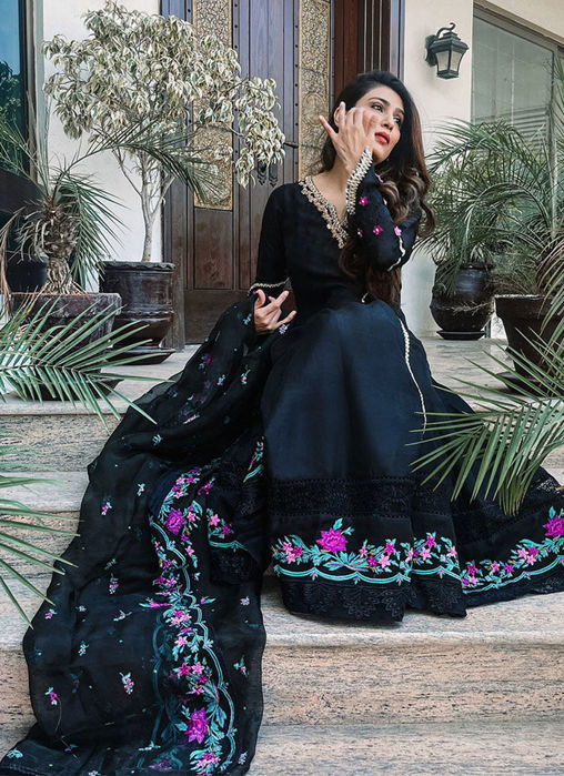 Picture of Ania Fawad In Raven Black Kalidaar