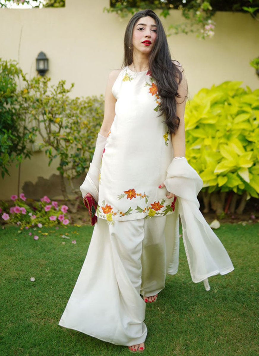 Mariam Nafees In Juliet Ivory