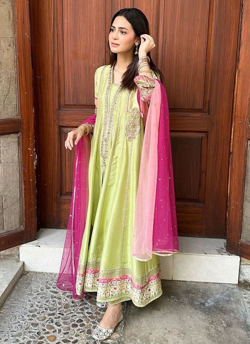 Madiha Imam Looking Beautiful In #FTA Ensemble.