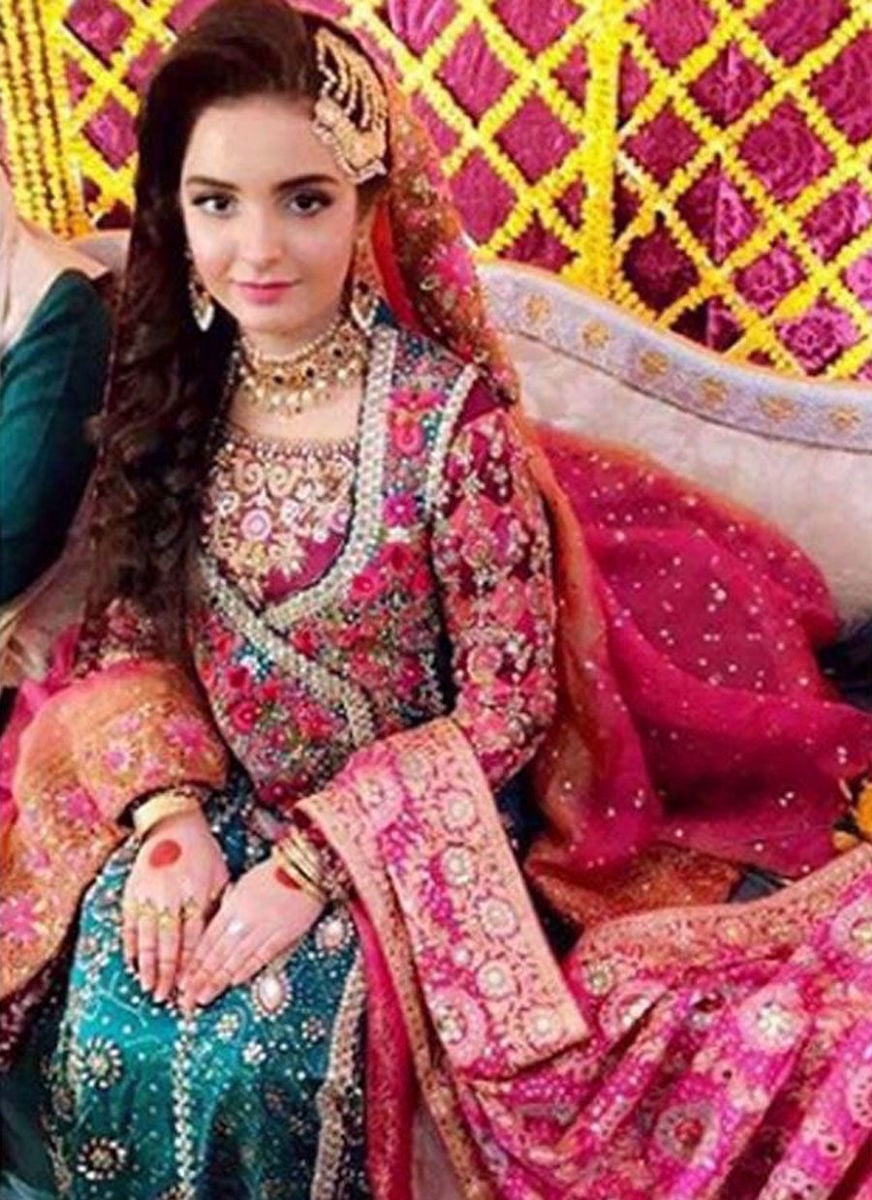Eliha In A Emerald Kalidaar Angarkha Complimented Perfectly By An FTA Chunri Chaddar