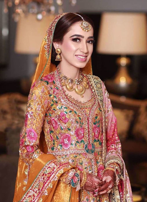 Picture of Jannat At Her Mehdni Wearing A Traditional #Farahtalibaziz Kalidaar