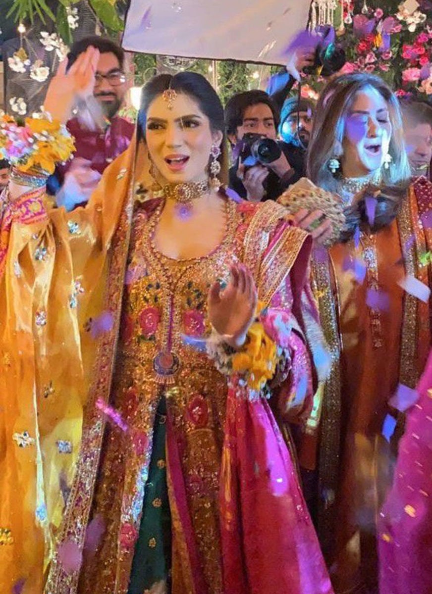 Kinza Is The Picture Of A Glowing Bride In A Traditional #FTA Ensemble