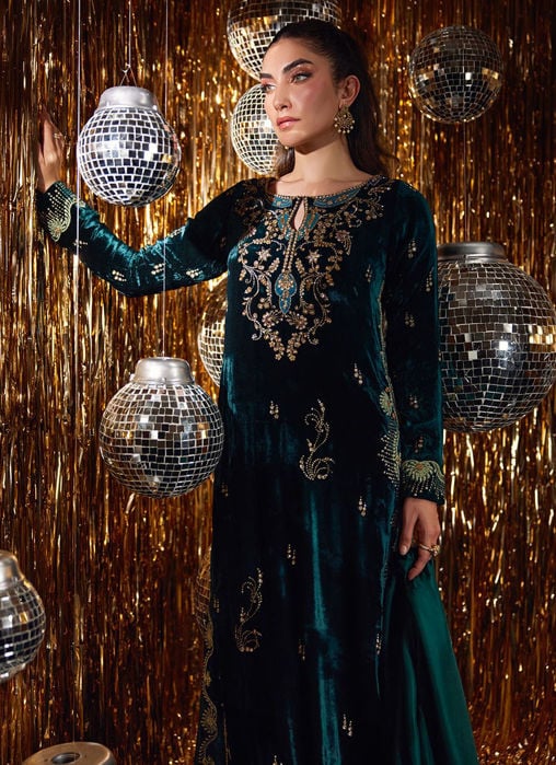 Gleen Forest Green Velvet Shirt And Dupatta